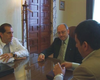 Los organizadores de la Fiesta Provincial del Deporte con el Rector de la UNL