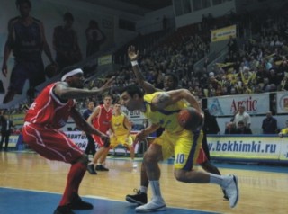 El Khimki de Delfino goleado en casa