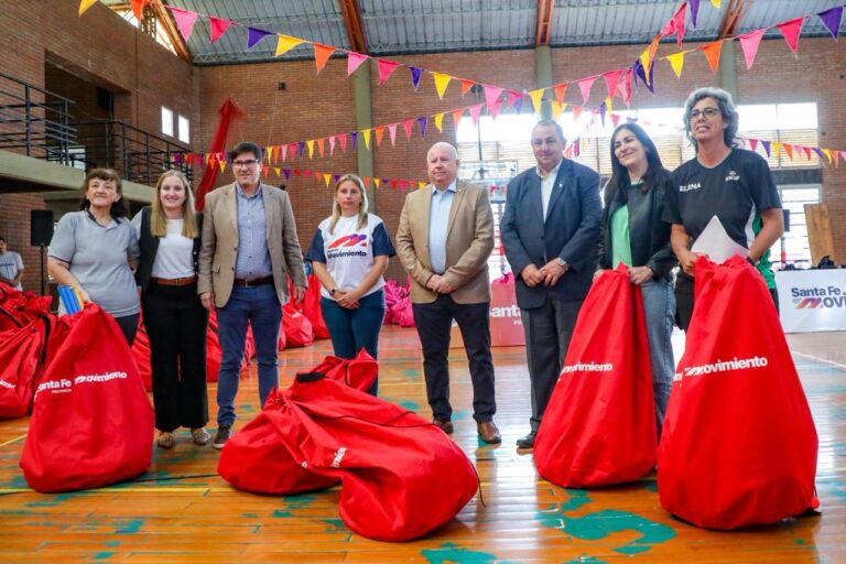 “Santa Fe en Movimiento”: se entregaron kits deportivos a más de 500 instituciones educativas de Santa Fe